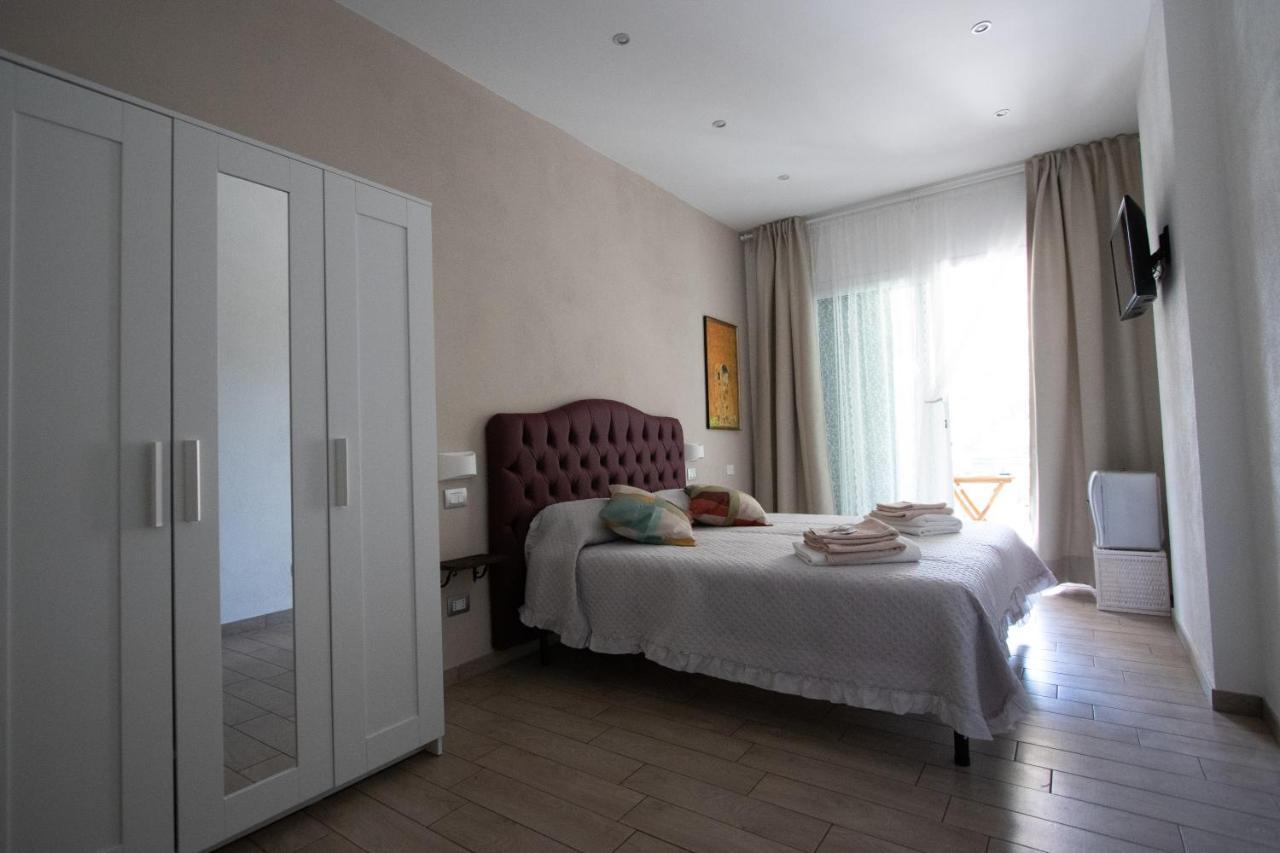 Un Posto Al Sole Bed and Breakfast Molino Nuovo  Eksteriør billede